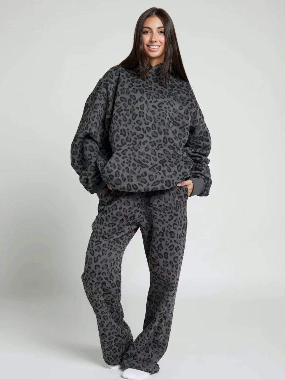 Comfrt Panther Print Sweatpants Size L NWT Gray Leopard Joggers